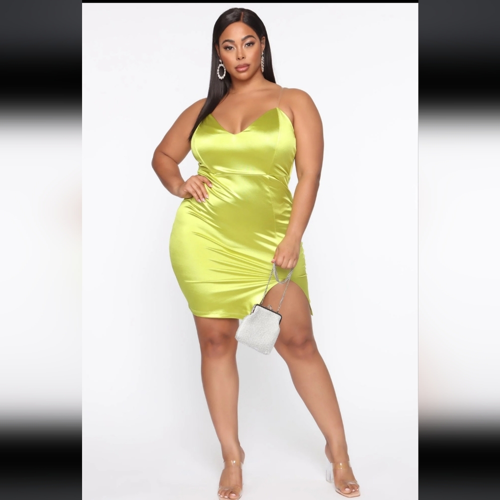 💣3/$15 Clear strap split thigh stretch dress